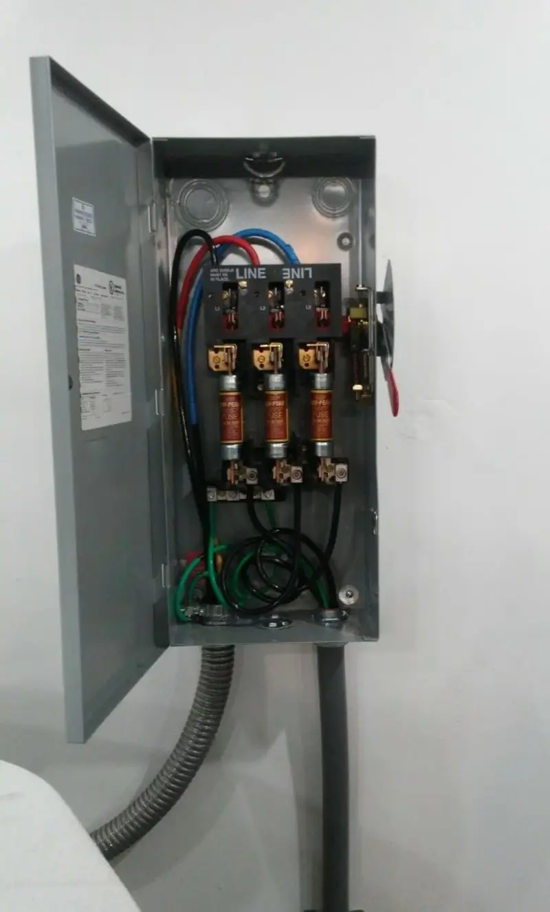 Three-phase disconnect switch installed for Smoke Detector Installation in Bixby